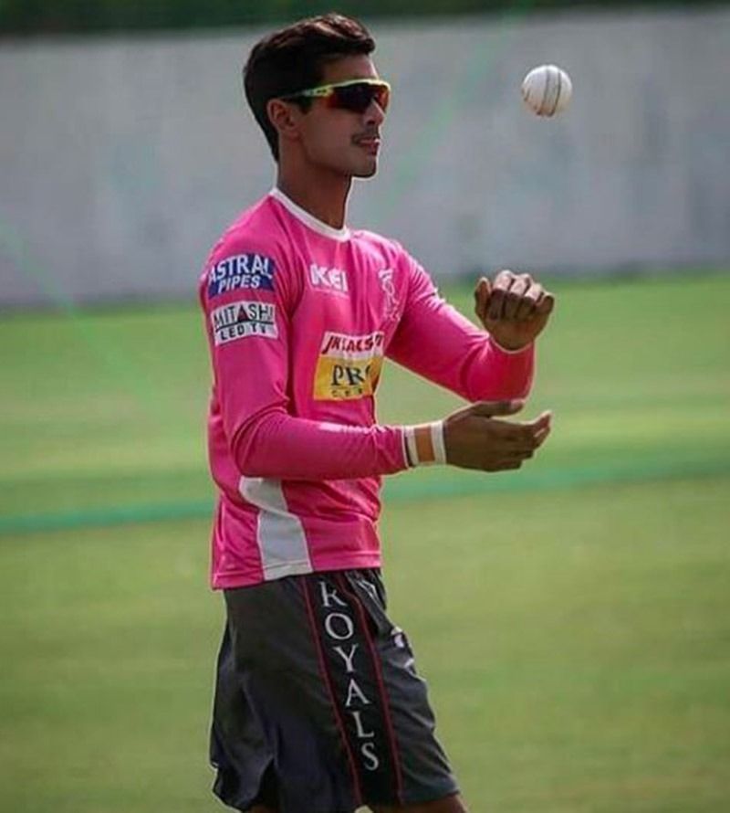 ঘরোয়া ক্রিকেটে প্রথম শতরানের পর তিনি বলেছেন,'পারিবারিক ঐতিত্যের চাপ তো আছে। তা থাকবেও। তবে নিজের পরিচয় তৈরি করতে হবে।'