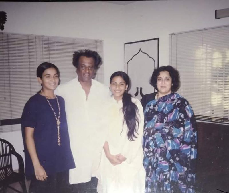 அப்படி ஷூட்டிங் இல்லாத நாளில் வீட்டில் கேஷ்வல் உடையில் இருக்கும் ரஜினிகாந்த், டீன் ஏஜ் மகள்கள், மனைவியுடன் இருக்கும் பேமிலி போட்டோ சோசியல் மீடியாவி திடீரென அதிக அளவில் ஷேர் செய்யப்பட்டு வருகிறது. 