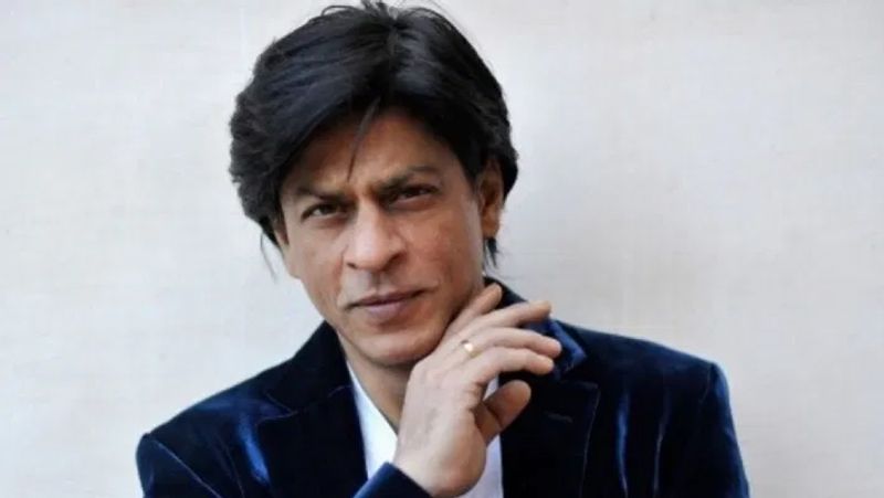 <p>বলিউডের হার্টথ্রব শাহরুখ খানকে নিয়ে সবসময়েই চর্চা হয়েই চলেছে। বাদশার ব্যক্তিগত জীবন নিয়ে উন্মাদনা তুঙ্গে। </p>