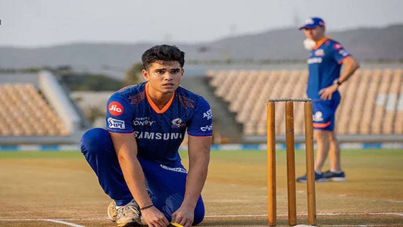 कई सालों की मेहनत के बाद उन्हें आईपीएल में जगह मिली है। इसके पीछे की वजह उनकी हाल की परफॉर्मेंस भी मानी जा रही है। इस साल उन्होंने सैयद मुश्ताक अली ट्रॉफी में खेलकर मुंबई की सीनियर टीम में डेब्यू किया था। वहीं, मुंबई के क्लब क्रिकेट के ग्रुप ए के मैच में धुआंधार पारी खेलते हुए बल्ले और बॉल दोनों से कमाल करके दिखाया। उन्होंने इस मैच में 31 गेंदों में नाबाद 77 रन की पारी खेली थी, जबकि गेंदबाजी में उन्होंने 41 रन देकर तीन विकेट झटके थे।