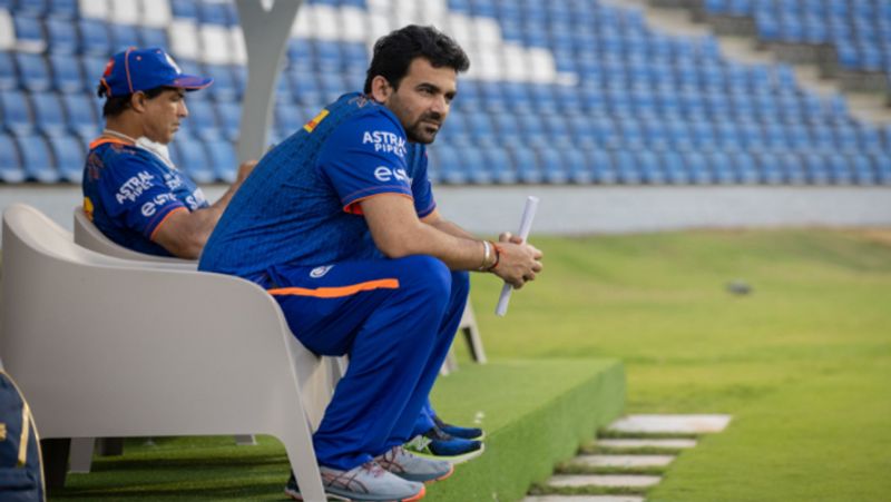 बता दें कि 'क्रिकेट के भगवान' कहे जाने वाले सचिन तेंदुलकर के बेटे अर्जुन तेंदुलकर (Arjun Tendulkar) को इस बार आईपीएल के लिए मुंबई इंडियंस ने सबसे कम बेसप्राइस 20 लाख रुपये में ही खरीदा गया। मुंबई इंडियंस के अलावा किसी और फ्रेंजाइजी ने उनके लिए बोली नहीं लगाई। 