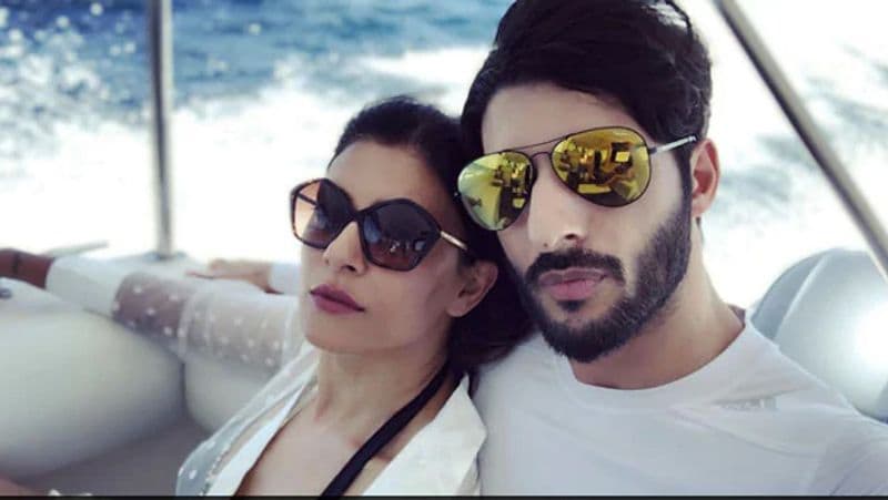 <p>একের পর এক পোস্টে কেবলই যেখন সুস্মিতার ঘনিষ্ট দৃশ্য ভাইরাল, হলিডে ট্রিপ থেকে শুরু করে পারিবারিক গেট টুগেটার, তখনই কী ঘটল ছন্দ পতন। </p>