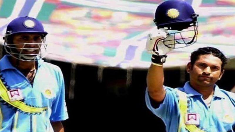 इस पारी के 18वें ओवर में शेन वॉर्न की आखिरी गेंद पर सचिन ने अपना 10 हजार वां रन बनाया था। ऐसा करने वाले वह दुनिया के पहले बल्लेबाज बने थे।