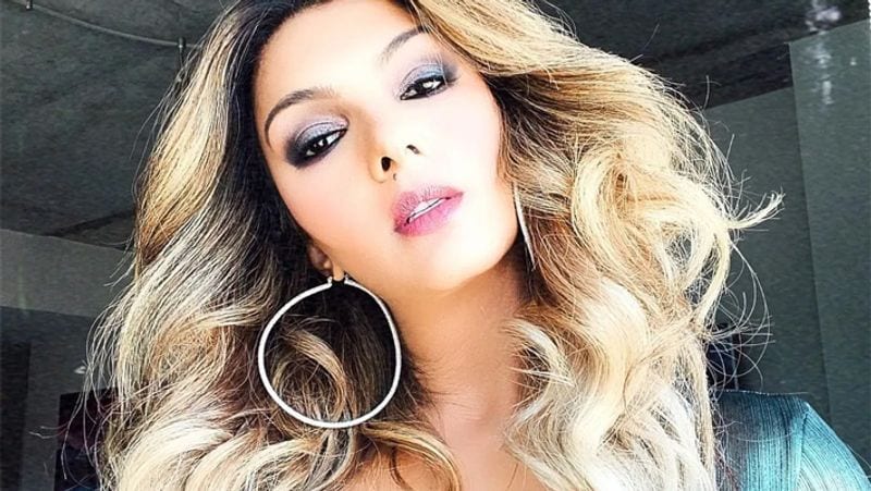 Somy is now an activist working for women rights, domestic and sexual abuse victims in the USA, has recently opened up about his past life. Post her breakup with Salman, she quit Bollywood and left the country.