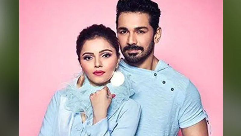 रुबीना और अभिनव एक साथ शो में आए थे, जिस कारण कई लोगों ने मेकर्स पर ऐसे आरोप लगाए कि उन्होंने बाकी प्रतियोगियों के साथ नाइंसाफी की। यहां तक कि शो में शामिल हुए सीनियर कंटेस्टेंट्स ने भी इस बात को उठाया और अंत में अभिनव शॉकिंग इविक्शन में बाहर किए गए।