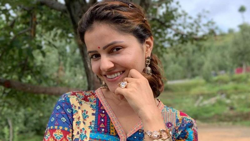 बताया जाता है कि रुबीना बचपन से ही एक आईएएस ऑफिसर बनना चाहती थीं, लेकिन किस्मत को तो कुछ और ही मंजूर था। रुबीना फिटनेस फ्रीक भी हैं। वो फास्ट फूड की बजाय घर का बना हेल्दी फूड खाना ही पसंद करती हैं। साथ ही समय मिलते ही एक्ट्रेस जमकर बेली डांस भी करती हैं।
