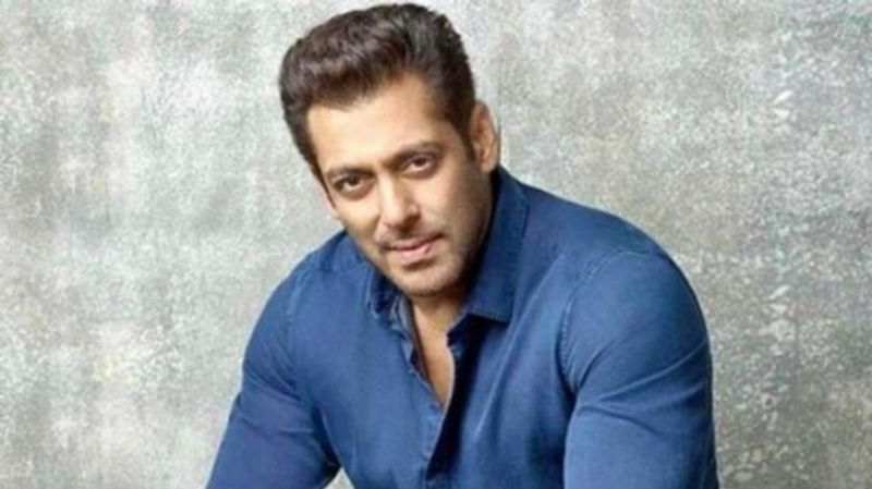 <p>সলমন খান ও ঐশ্বর্যের সম্পর্কের গুঞ্জণ প্রকাশ্যে আসার আগেই বিয়ে স্থির হয়েছিল সলমন খানের। </p>
