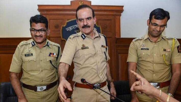 Maharashtra Police registered FIR against Mumbai former police chief Parambir Singh in extortion and threat Maharashtra Police registered FIR against Mumbai former police chief Parambir Singh in extortion and threat