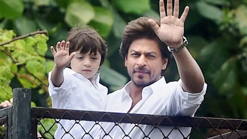 shah rukh khan reveals that his son abram not like kajol why bjc