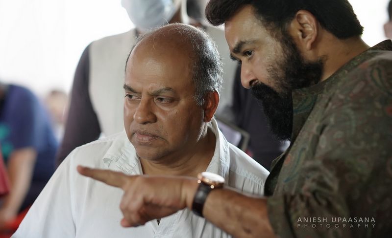 മോഹൻലാല് തന്നെയാണ് ഫോട്ടോകള് ഷെയര് ചെയ്തിരിക്കുന്നത്.
