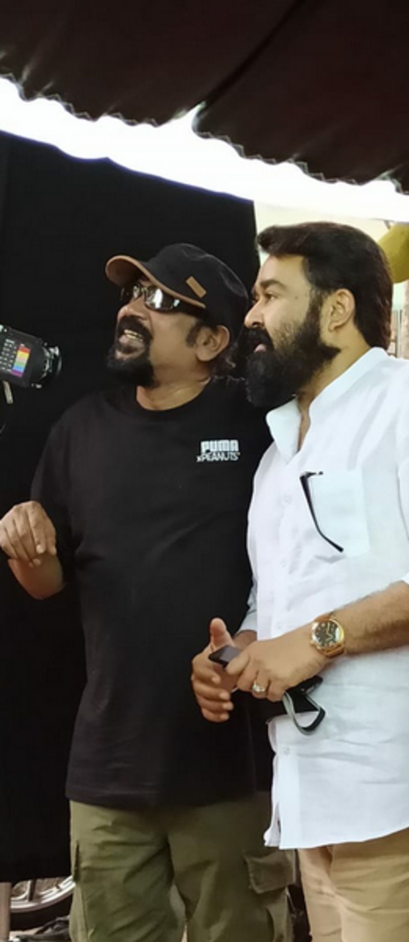 സന്തോഷ് ശിവനാണ് ചിത്രത്തിന്റെ ഛായാഗ്രാഹകൻ.