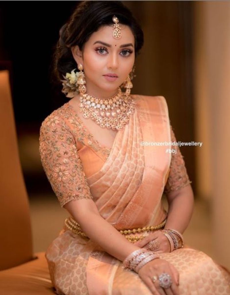 இந்த சீரியலில் இவர் கதாபாத்திரம் நிறைவடைந்த பின்னர்... முழு நேர வெள்ளி திரை நாயகியாக மாறிவிட்டார். முன்னணி ஹீரோக்களுக்கு கூட ஜோடியாக நடிக்க உள்ளதாக சில தகவல்கள் வெளியாகியது.