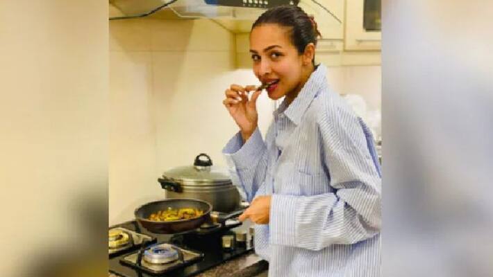 malaika arora shares cute pic of cooking through her instagram page malaika arora shares cute pic of cooking through her instagram page