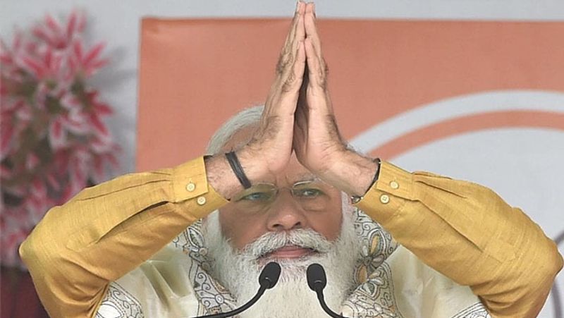 <p>তাই আগে থেকেই ঘোষণা ছিল বাংলায় রেকর্ড সংখ্যক সমাবেশ করবেন প্রধানমন্ত্রী নরেন্দ্র মোদী। দলের প্রচারে তিনি যে কতটা নিবেদিত প্রাণ তা একের পর এক প্রচারে প্রমাণ করছেন নমো।</p>