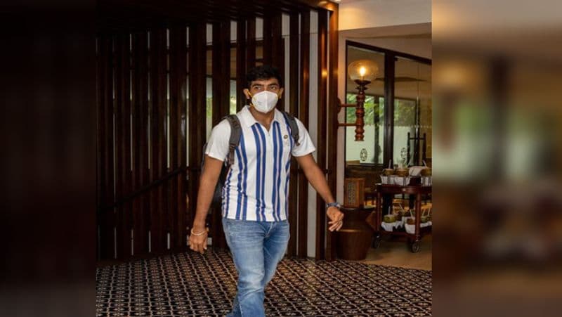 हाल ही में शादी के बंधन में बंधे धुआंधार बॉलर जसप्रीत बुमराह शॉर्ट ब्रेक के बाद क्रिकेट खेलने वाले हैं। लेकिन यहां चैन्नई में वह अपनी नई नवेली दुल्हन संजना के बिना ही आ गए।