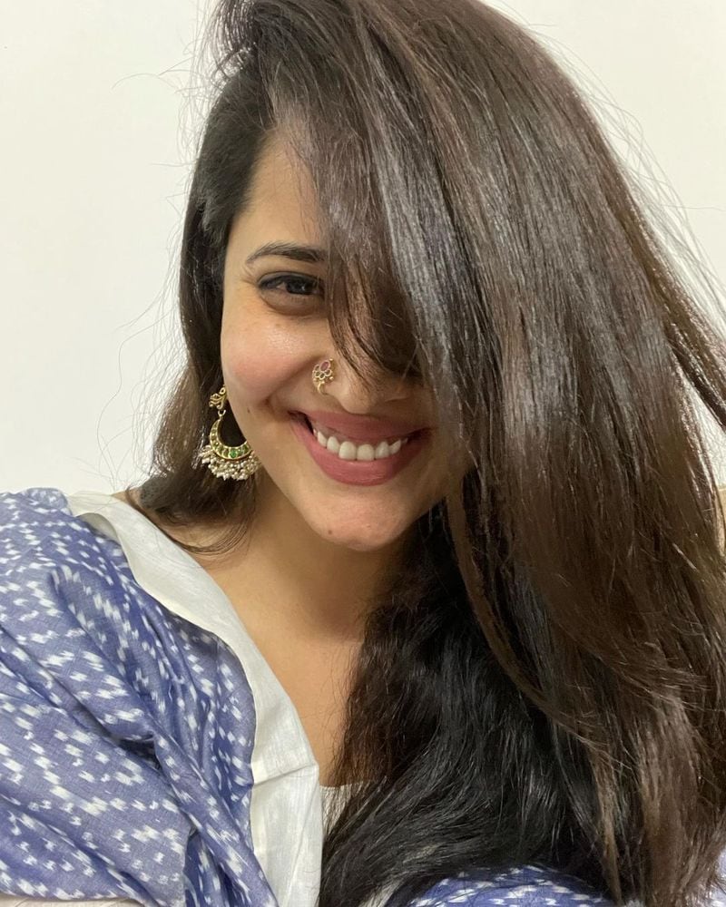 అంతటితో ఆగలేదు.. వరుసగా `ఐ లవ్యూ `, `నువ్వు బాగుంటావులే.. ` అని, మరికొందరు `నువ్వు ఓవర్ యాక్షన్ ` అని అంటూ సెటైర్లు వేస్తున్నారు.