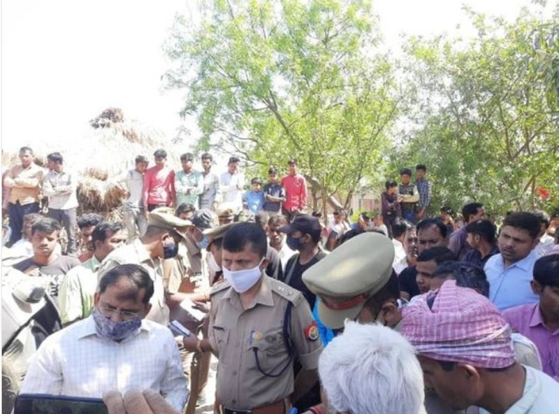 प्रतापगढ़ जिले के उदयपुर थाना क्षेत्र में मंगलवार रात से अब तक शराब पीने के बाद दो सगे भाइयों समेत आठ लोगों की मौत हो गई। यह साफ नहीं हो सका है कि शराब मिलावटी थी अथवा जहरीली। 