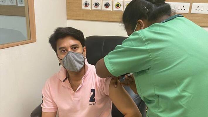 yotiraditya scindia corona vaccine gets vaccine MP vaccination started at 3 thousand centers KPR yotiraditya scindia corona vaccine gets vaccine MP vaccination started at 3 thousand centers KPR