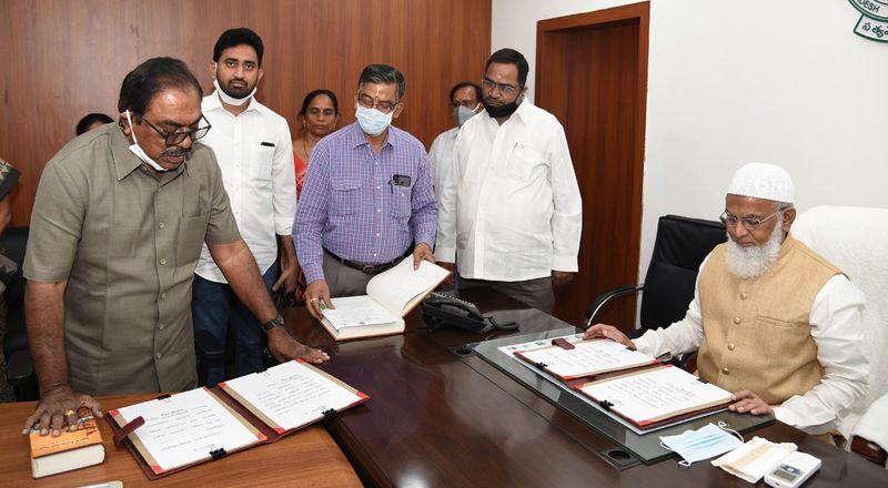 శాసన సభ్యుల కోటాలో కరీమున్నీషా, దువ్వాడ శ్రీనివాసరావు, బల్లి కల్యాణ్ చక్రవర్తి, సి.రామచంద్రయ్య శాసన మండలి సభ్యులుగా ఎన్నికయ్యారు.