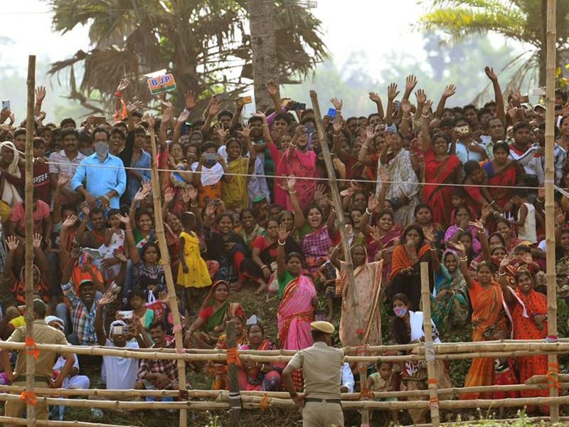 <p>এদিন জয়নগরের সভায় মোদী বলেছেন, নন্দীগ্রামকে অপমান করেছেন দিদি। বাংলার সঙ্গে বিশ্বাসঘাতকতা করেছেন দিদি।</p>