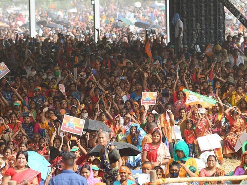 <p>গত ১০ বছর বাংলার মানুষের জন্য যদি কাজ করতেন দিদি, তাহলে কি আজ এই দিন দেখতে হতো বলে প্রশ্ন তোলেন মোদী।</p>