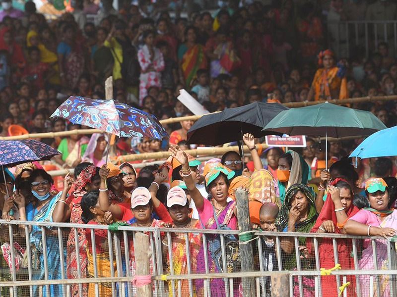 <p>'বাংলার প্রতিটি কোণে শুধুই বিজেপির ঝড় উঠেছে' এদিন রাজ্য সফরে এসে বলেন মোদী।</p>