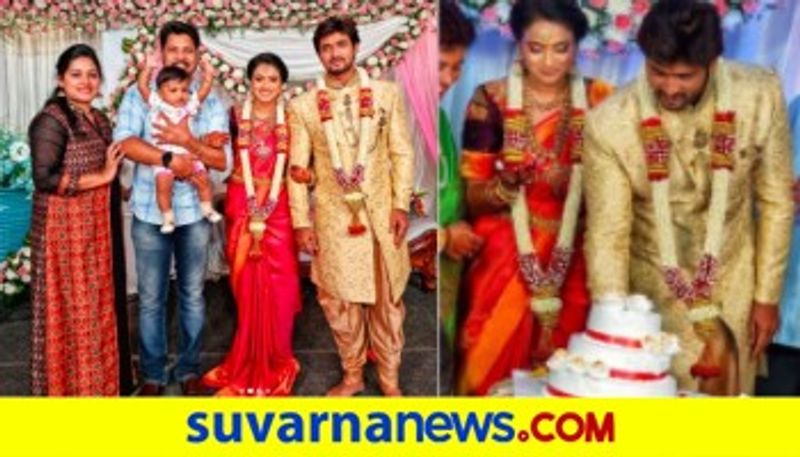 <p>ವರ್ಷಗಳಿಂದ ಈ ಜೋಡಿ ಪ್ರೀತಿ ಮಾಡುತ್ತಿತ್ತು. ಈ ಬಗ್ಗೆ ಪ್ರಶ್ನೆ ಮಾಡಿದ್ದರೂ ಕೂಡ ಚಂದನ್ ಹಾಗೂ ಕವಿತಾ ನಾವಿಬ್ಬರೂ ಸ್ನೇಹಿತರು ಅಂತೆಲ್ಲ ಹೇಳಿದ್ದರು. </p>