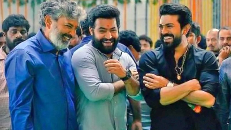 ఇప్పుడు ఇది పర్ఫెక్ట్ గ ఉంది.. అంటూ దీనికి ‘వేర్ హెల్మెట్.. బి సేఫ్..’ అని క్యాప్షన్ కూడా ఇచ్చింది. దీన్ని రాజమౌళి, ఎన్టీఆర్, రామ్ చరణ్, ఆర్ఆర్ఆర్ టీంకు ట్యాగ్ చేసింది. ఇప్పుడు ఈ ట్వీట్ నెట్టింట మరో వైరల్ గా మారింది..