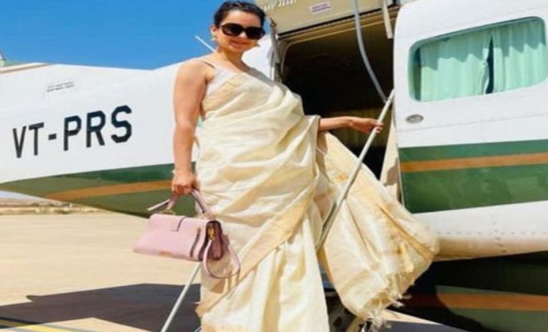 ஹிமாச்சலுக்குச் செல்லலாம் என்று நினைத்தால், இன்று என்னுடைய கொரோனா பரிசோதனை முடிவில், தனக்கு தொற்று உறுதியாகியுள்ளதாக வந்துள்ளது. இந்த வைரஸ் என் உடலில் ஒரு பார்ட்டி வைத்துக்கொண்டிருப்பது எனக்குத் தெரியவில்லை, இப்போது தன எனக்கு தெரியும்.
