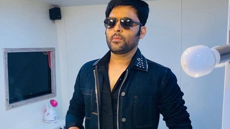 <p>ಫೋನ್ ಬೂತ್ನಲ್ಲಿ ಕೆಲಸ ಮಾಡುವ ಮೂಲಕ ಹಣ ಸಂಪಾದಿಸಿದ ಕಪಿಲ್ ಶರ್ಮಾ, ಈಗ ಟಿವಿ ಹೀರೋ ಆಗಿದ್ದು, ಚಲನಚಿತ್ರಗಳಲ್ಲಿ ನಟಿಸುತ್ತಿದ್ದಾರೆ ಮತ್ತು ಗ್ರೇಟ್ ಕಾಮಿಡಿ ಕಿಂಗ್ ಆಗಿ ಮಾರ್ಪಟ್ಟಿದ್ದಾರೆ. </p>