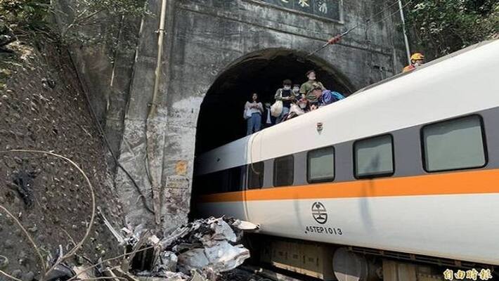 Train derails in Taiwan, with at least 36 dead and many injured - bsb Train derails in Taiwan, with at least 36 dead and many injured - bsb
