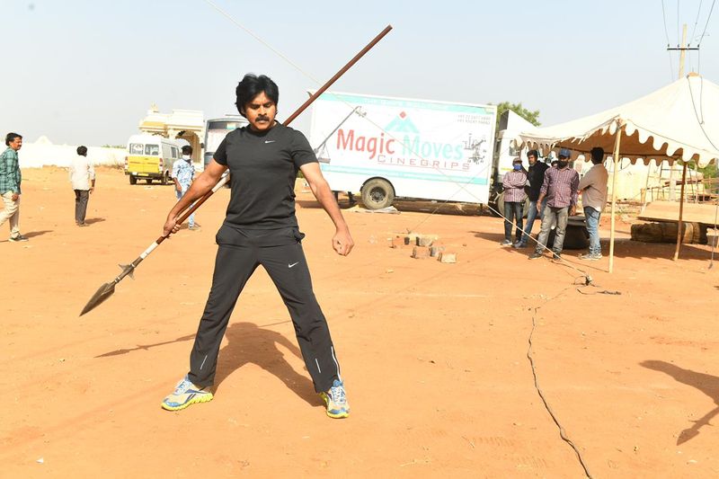 pawan kalyan once again take a break for movies big shock to fans and producers