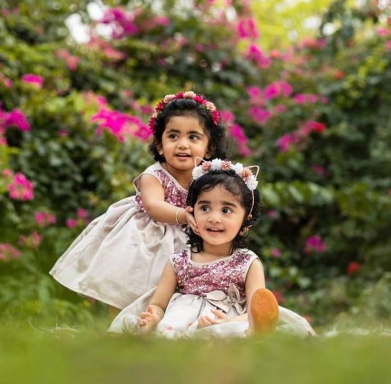 இருவருமே பார்ப்பதற்கு மிகவும் கியூட்டாக உள்ளதாக ரசிகர்கள் தெரிவித்து வருகிறார்கள். தற்போது இவர்களின் புகைப்படம் ரசிகர்களால் வைரலாக பார்க்கப்பட்டு வருகிறது.
