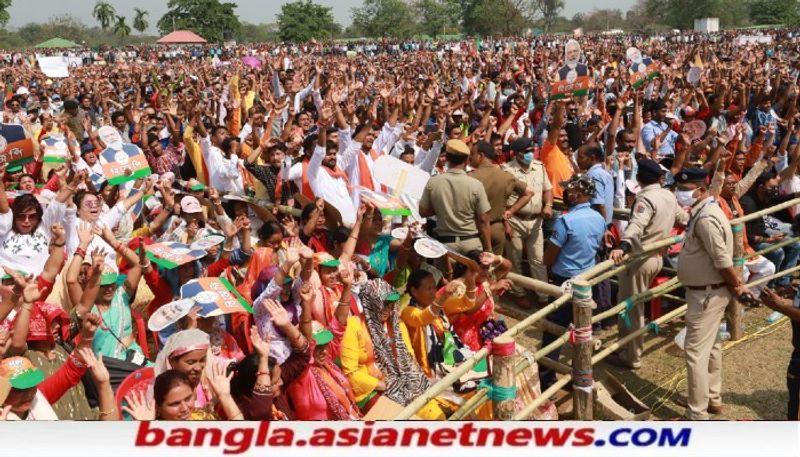 <p><br />
উত্তরবঙ্গে শাহ এদিন শীতলকুচি-কালচিনিতে সভা করেছেন। তিনি বলেছেন, 'এই রাজ্যের সরকারি কর্মচারীরা ন্যায্য বেতন পায় না।' </p>