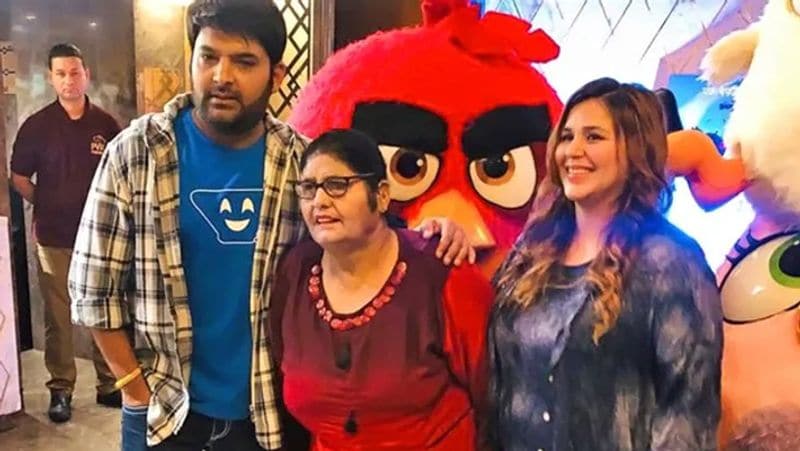 <p>'ನಾನು ಸಂಪಾದಿಸಲು ಪ್ರಾರಂಭಿಸಿದಾಗ, ನನ್ನ ತಾಯಿ ಮದುವೆಯ ಪ್ರಸ್ತಾಪದೊಂದಿಗೆ ಗಿನ್ನಿಯ ತಂದೆಯ ಬಳಿಗೆ ಹೋದಾಗ ಅವರು ನೋ ಎಂದಿದ್ದರು. ಬಹುಶಃ ನಾನು ಆ ಸಮಯದಲ್ಲಿ ಇನ್ನೂ ಕಷ್ಟಪಡುತ್ತಿದ್ದೆ, ಆದ್ದರಿಂದ ಅವರು ತಮ್ಮ ಮಗಳು ನನ್ನನ್ನು ಮದುವೆಯಾಗುವುದನ್ನು ಇಷ್ಟ ಪಡಲಿಲ್ಲ ಎನಿಸುತ್ತೆ. ಇದರ ನಂತರವೂ ನಾನು ನನ್ನ ಕೆಲಸದಲ್ಲಿ ಮತ್ತು ಎಂಬಿಎ ಅಧ್ಯಯನದಲ್ಲಿ ಬ್ಯುಸಿಯಾದೆ' - ಕಪಿಲ್ಶರ್ಮ. </p>