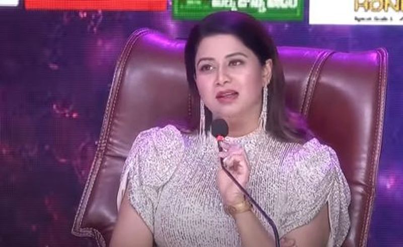 ఈ డాన్స్ షో ఈ నెల 7న ప్రసారం కానుంది. ఇందులో రష్మీ, దీపికా పిల్లి క్వీన్స్ టీమ్కి లీడర్స్ గా ఉంటే, సుధీర్, హైపర్ ఆది కింగ్ టీమ్కి లీడర్స్ గా ఉన్నారు. పూర్ణ, ప్రియమణి, జడ్జ్ లుగా ఉన్నారు. అయితే ఈ షోలో మాత్రం సంగీత కూడా గెస్ట్ జడ్జ్ గా పాల్గొని సందడి చేశారు.