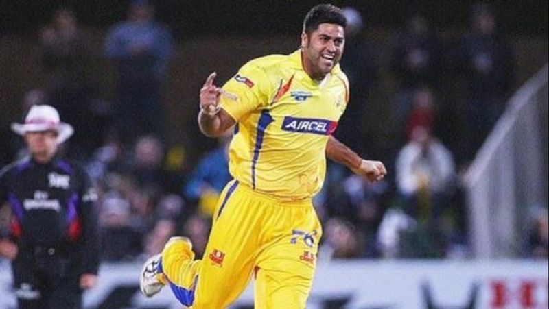<p><strong>मनप्रीत गोनी</strong><br />
2008 में IPL के पहले सीजन में मनप्रीत गोगी को सीएसके में जगह मिली। उन्होंने इस सीजन 16 मैचों में 17 विकेट लिए। गोगी ने कुल 6 आईपीएल के सीजन खेलें। लेकिन 2013 में उनकी लाइफ में टर्निंग प्वाइंट उस वक्त आया, जब उनकी मां ने उनपर हत्या की धमकी देने का आरोप लगाया।</p>