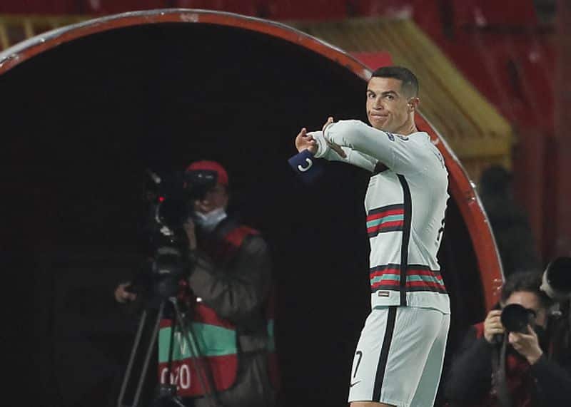 Cristiano Ronaldo discarded armband got 64000 euros at charity auction