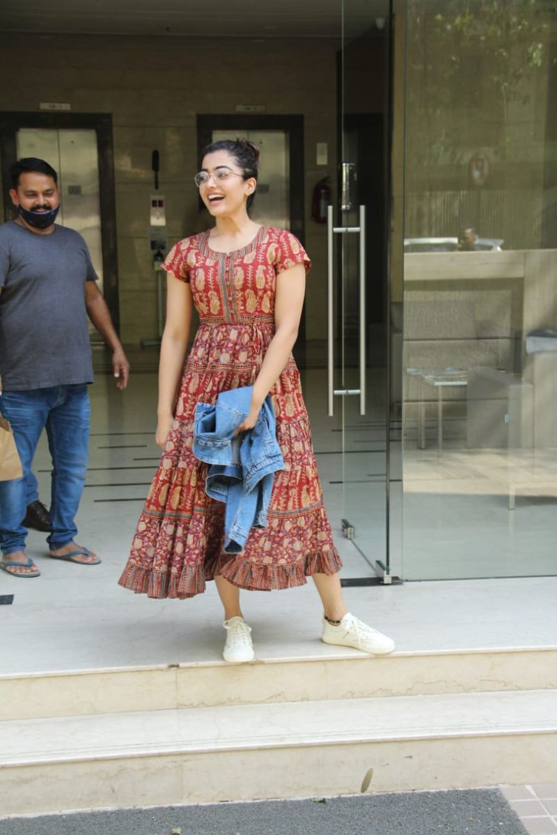 <p>ಅಂತೂ ನಟಿ ಬಾಲಿವುಡ್ನಲ್ಲಿ ನಿಧಾನವಾಗಿ ಬ್ಯುಸಿಯಾಗೋಕೆ ಶುರುವಾಗಿದ್ದಾರೆ.</p>