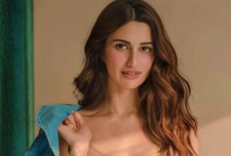 दीक्षा सिंह का मुकाबला बीजेपी के वरिष्ठ नेता स्व. राम चन्द्र सिंह की बहू शालिनी सिंह से होगा। शालिनी सिंह ग्रेजुएट हैं। शालिनी के पति सिद्धार्थ सिंह इस समय RSS के सहयोगी संगठन सक्षम से जुड़े हैं। जौनपुर में पंचायत चुनाव के प्रथम चरण 15 अप्रैल को चुनाव होना है 3 और 4 अप्रैल को नामांकन पत्र दाखिल होना है।
