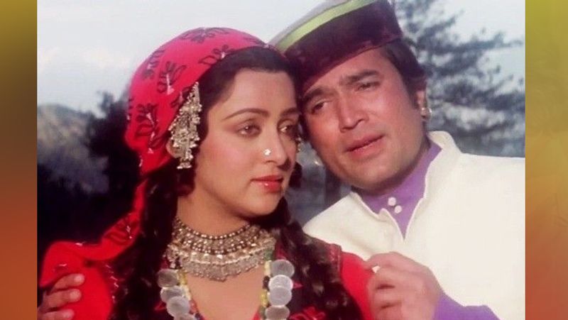 हेमा ने बताया- वो सेट पर लेट आया करते थे और बहुत ही अनप्रोफेशनल बर्ताव करते थे। मुझे नहीं पता कि क्या मामला था, लेकिन कुछ तो ऐसा था राजेश खन्ना के साथ जो मुझे बिल्कुल पसंद नहीं था।
