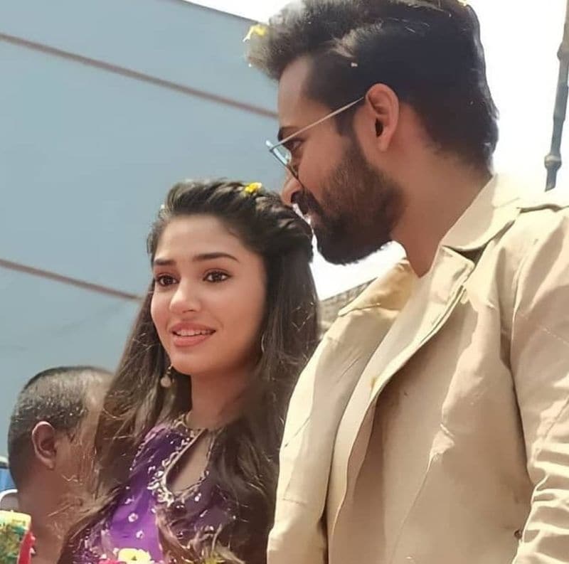 షామింగ్ మాల్ ఓపెనింగ్లో కృతి శెట్టి, వైష్ణవ్ తేజ్ సందడి.