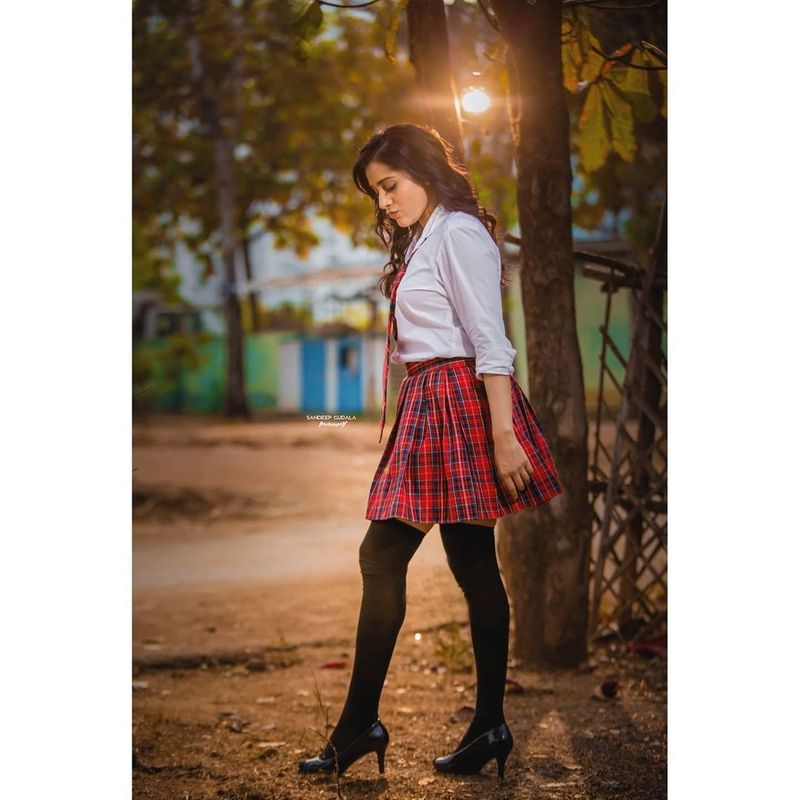 నిజంగా ఈసారి అందాల ప్రదర్శనలో రష్మీ డోసు పెంచారు. రష్మీ గ్లామర్ ఓవర్ డోస్ ఫ్యాన్స్ కి వడదెబ్బలా తగిలి గిలగిలలాడుతున్నారు .