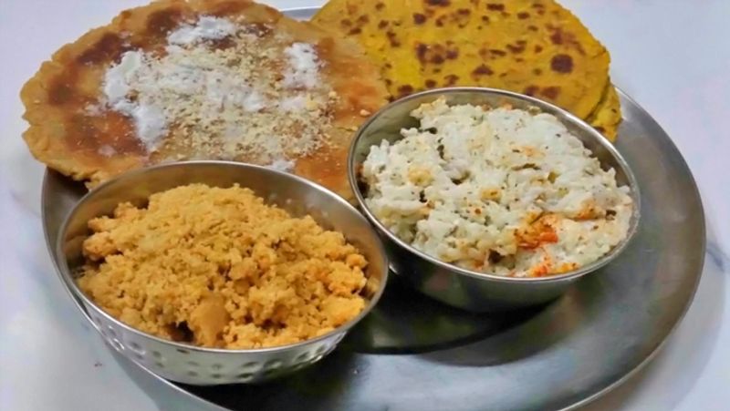 - जो लोग शीतला सप्तमी पर ठंडा खाना खाते हैं, उनका बचाव ऋतुओं के संधिकाल में होने वाली बीमारियां से हो जाता है।
