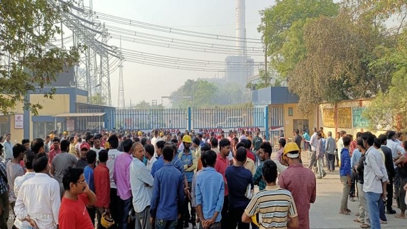 सीएम योगी आदित्यनाथ ने स्थानीय प्रशासन को निर्देशित किया कि मौके पर तत्काल राहत कार्य कराया जाए। घायलों का समुचित इलाज कराया जाए तथा जो गंभीर घायलों में बेहतर रहा स्वास्थ्य सुविधा केंद्रों पर भेजा जाए।