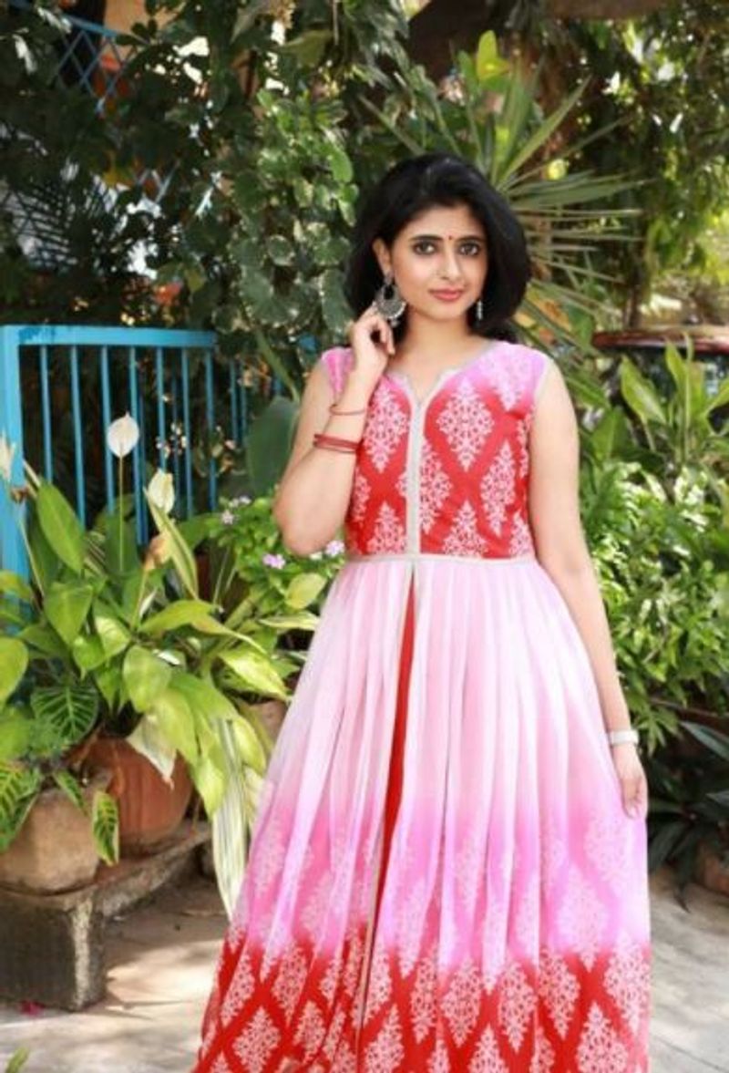 <p>ಹಾಡು 3.4 ಮಿಲಿಯನ್ ವೀಕ್ಷಣೆ ಪಡೆದುಕೊಳ್ಳುತ್ತಿದ್ದಂತೆ, ಐಶ್ವರ್ಯ ಸ್ಟಾರ್ಗಿರಿ ಬದಲಾಗಿದೆ. </p>