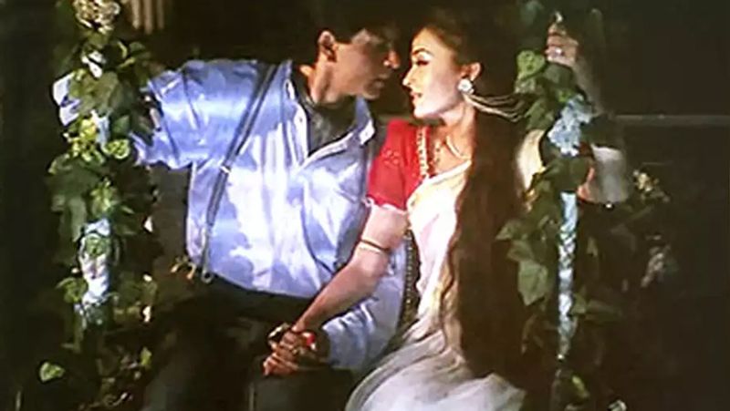 শাহরুখ পরে আরও বলেছিলেন, হয়তো এই সিদ্ধান্ত নেওয়া আমার ঠিক হয়নি। সেদিনের ঘটনার জন্য আমি ঐশ্বর্যর কাছে ক্ষমাপ্রার্থী। কিন্তু সেই ঘটনার কথা আজও দগদগে ঐশ্বর্যর মনে।