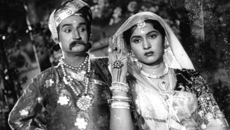 फिल्मों में कामयाबी मिलने के बाद शशिकला ने एक्टर केएल सहगल के रिलेटिव ओम प्रकाश सहगल से शादी कर ली। कुछ वक्त दोनों का काफी अच्छा गुजरा।