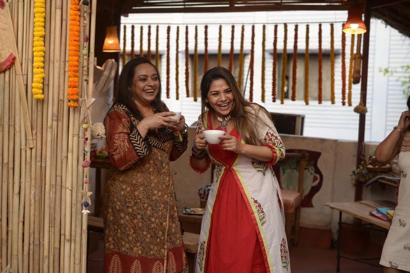 <p>তারই উদ্বোধনী অনুষ্ঠানে উপস্থিত ছিলেন টলিউডে দুই সফল বোন। বিদীপ্তা চক্রবর্তী ও সুদীপ্তা চক্রবর্তী।</p>