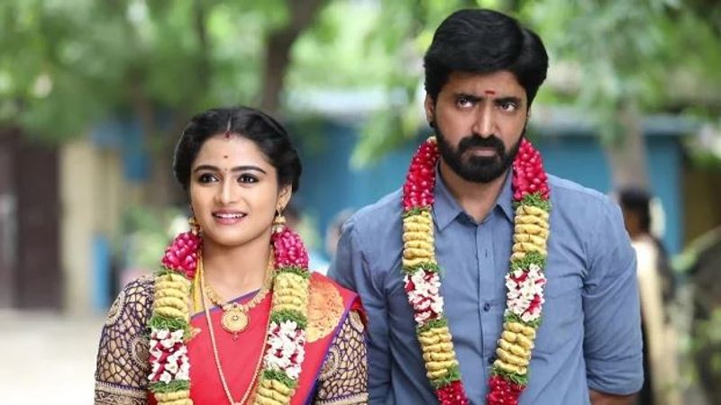 <p>சுமார் 200 எபிசோடுகளை கடந்து வெற்றிகரமாக ஒளிபரப்பாகி வரும் இந்த தொடரில் இருந்து இரண்டாவது முறையாக நாயகி ரேஷ்மாவும் வெளியேறியுள்ளார்.</p>